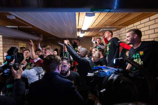 GAISs spelare jublar över avancemang till Allsvenskan