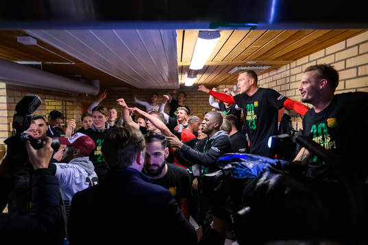 GAISs spelare jublar över avancemang till Allsvenskan