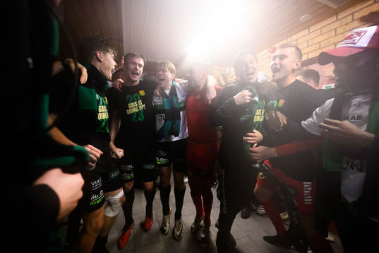 GAISs spelare  jublar över avancemang till Allsvenskan