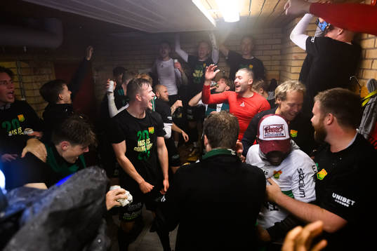 GAISs spelare  jublar över avancemang till Allsvenskan