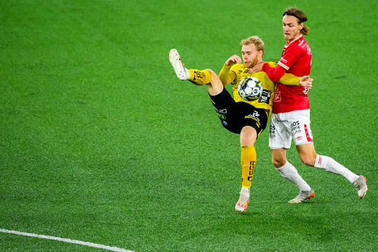 Elfsborgs Sveinn Guðjohnsen och Degerfors Gustav Granath