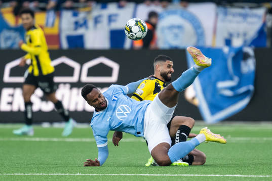 Malmö FFs Isaac Kiese Thelin och Häckens Aiham Ousou