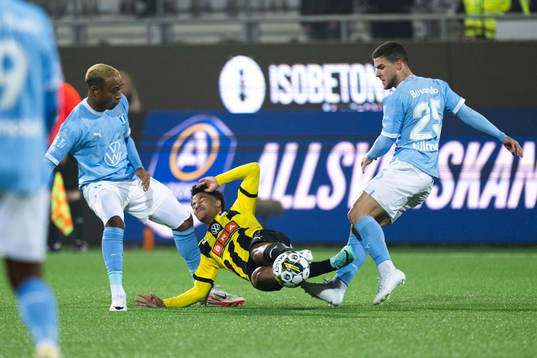Häckens Momodou Lamin Sonko görs ner av Malmö FFs