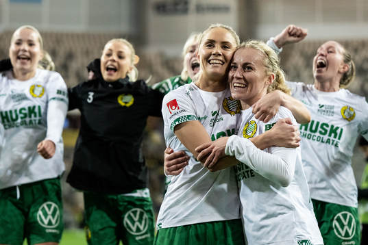 Hammarbys Alice Carlsson och Ellen Gibson jublar
