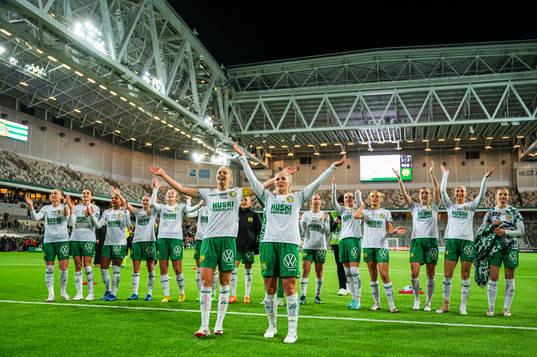 Hammarbys spelare jublar