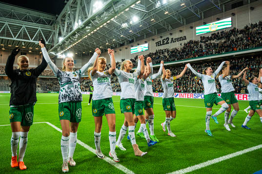 Hammarbys spelare jublar