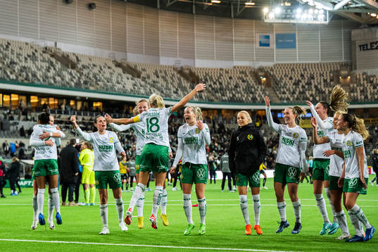 Hammarbys spelare jublar