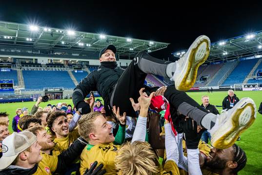 Johannes Moesgaard, head coach of KFUM, celebrates promotion to the Eliteserien after the OBOS-ligaen match between KFUM and Skeid on November 5, 2023 in Oslo.
