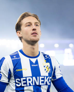IFK Göteborgs Arbnor Mucolli innan  fotbollsmatchen i Allsvenskan mellan IFK Göteborg och AIK den 6 november 2023 i Göteborg. 