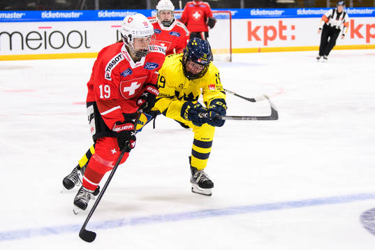 Emma Ingold of Switzerland and Sara Hjalmarsson of Sweden