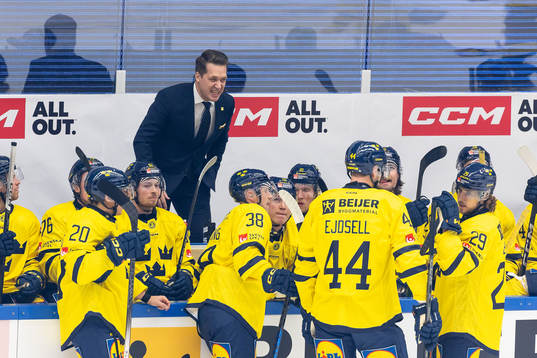 Head coach Sam Hallam of Sweden