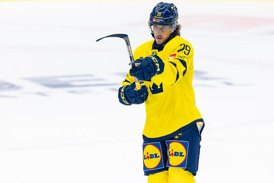 Mario Kempe of Sweden