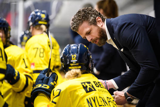 Head coach Ulf Lundberg of Sweden