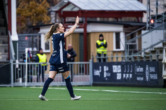 FC Rosengårds Fiona Brown lämnar planen