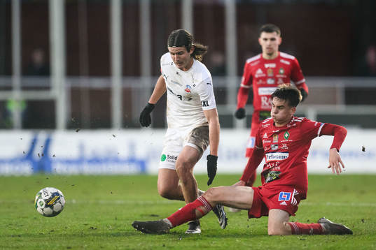 Helsingborgs Wilhelm Loeper och Skövde AIKs Isak Vidjeskog