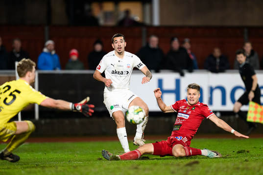 Helsingborgs Lucas Lima och Skövde AIKs Gustav Broman
