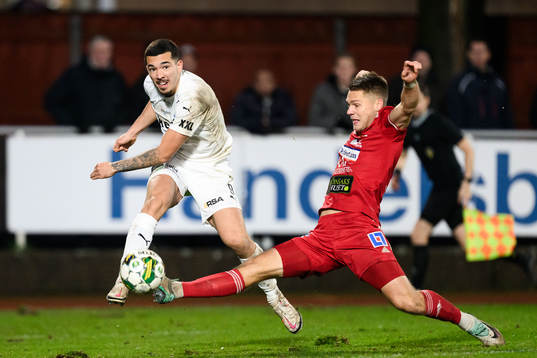 Helsingborgs Lucas Lima och Skövde AIKs Gustav Broman