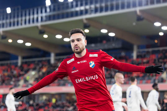 Östers Dzenis Kozica jublar efter 3-0