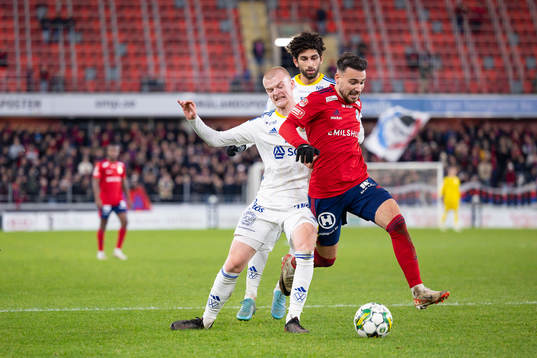 GIF Sundsvalls Lucas Forsberg och Östers Dzenis Kozica