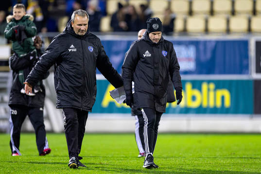 Falkenbergs målvaktstränare Björn Nordberg och tränare Christoffer Andersson  fotbollsmatchen i Ettan södra mellan Falkenberg och BK Olympic den 11 november 2023 i Falkenberg. 