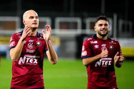 Örgrytes Jonathan Drott jublar