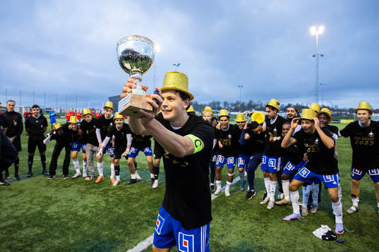 IFK Norrköpings Felix Stenman jublar med lagkamrater