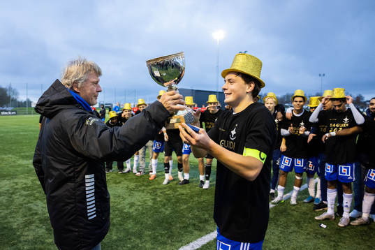 IFK Norrköpings Felix Stenman jublar med lagkamrater