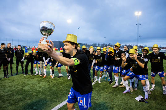 FK Norrköpings Felix Stenman jublar med lagkamrater