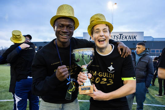 IFK Norrköpings Felix Stenman jublar med lagkamrat