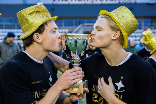 IFK Norrköpings Felix Stenman och William Holmberg jublar