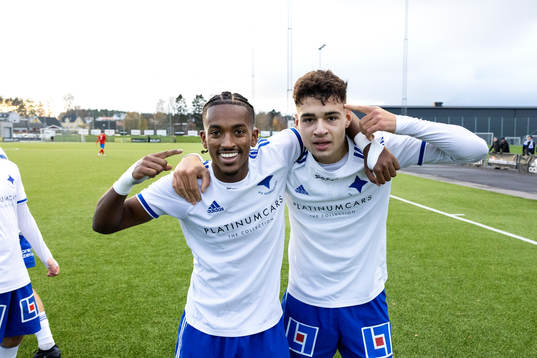 IFK Norrköpings Kia Chuko och Oliver Matic jublar efter 2-0