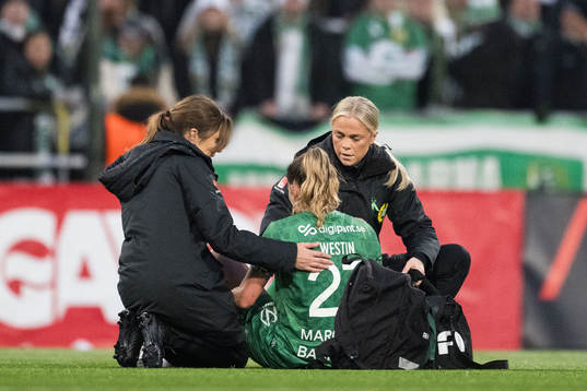 Hammarbys Emma Westin har ont och får vård