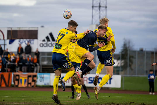 Ängelholms Niklas Svensson och Torns IFs Emil Persson