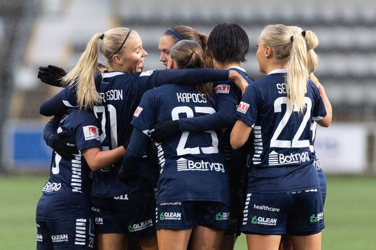 Linköpings Stina Lennartsson jublar med lagkamrater