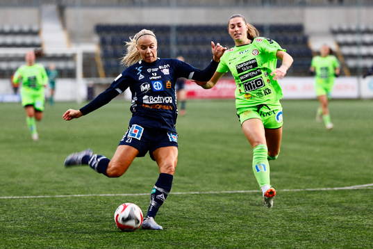 Linköpings Stina Lennartsson gör mål 1-0