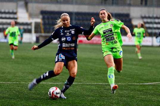 Linköpings Stina Lennartsson gör mål 1-0 intill