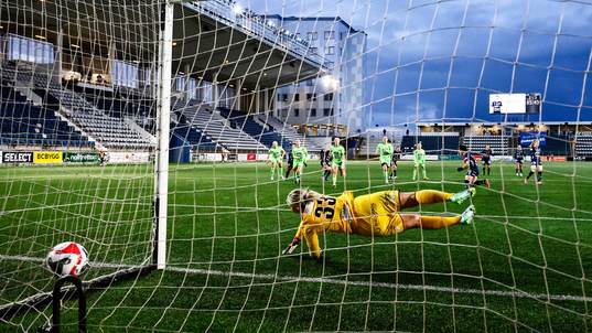 Mål 3-3 på straff av Linköpings Yuka Momiki förbi