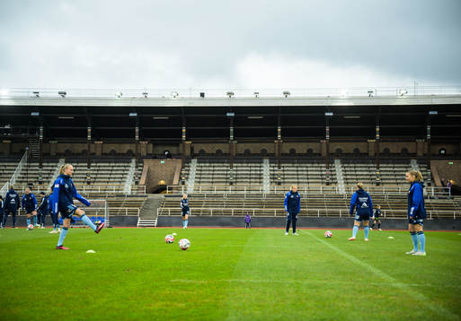 Djurgårdens spelare värmer upp