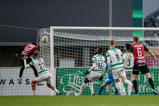 Östersunds Calvin Kabuye gör 0-1