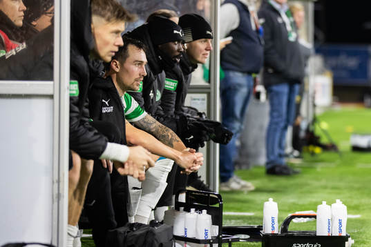 Västerås SKs Filip Tronet på avbytarbänken