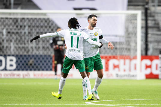 Hammarbys Bubacarr Trawally och Nahir Besara jublar efter 1-1
