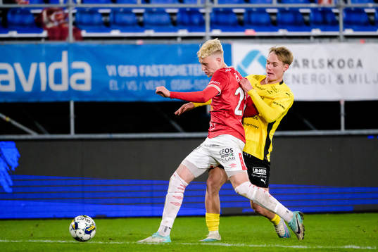 Degerfors Alexander Heden Lindskog och Mjällbys Max Fenger