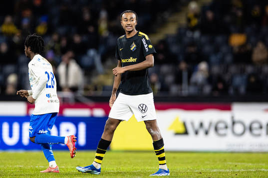 s Jonah Kusi-Asare under fotbollsmatchen i Allsvenskan mellan AIK och Värnamo den 12 november 2023 i Stockholm. 