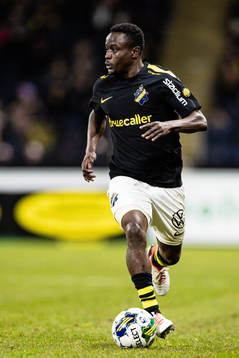 s Erick Otieno under fotbollsmatchen i Allsvenskan mellan AIK och Värnamo den 12 november 2023 i Stockholm. 