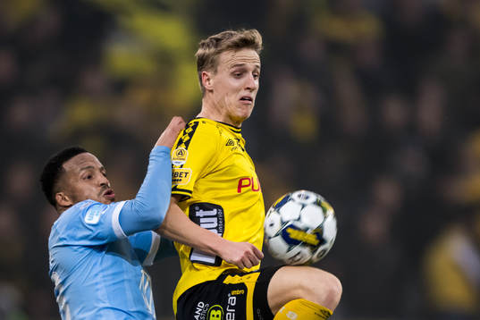 Malmö FFs Martin Olsson och Elfsborgs Jeppe Møldrup Okkels