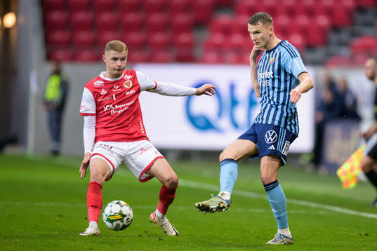 Kalmars David Kristjan Olafsson och Djurgårdens Piotr Johansson