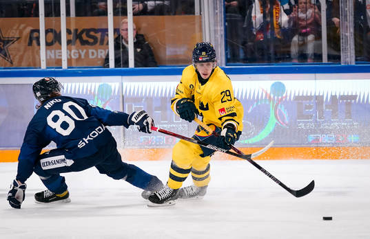 Sami Niku of Finland and Mario Kempe of Sweden
