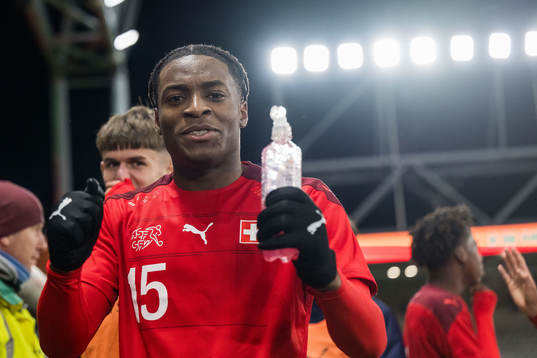 Schweiz Ifechukwu Ogbus jublar