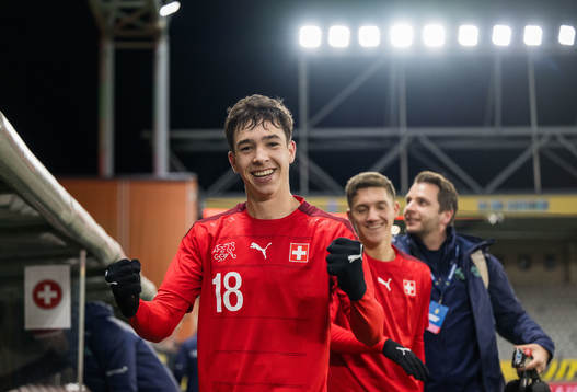 Schweiz Sebastian Walker jublar