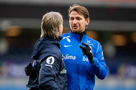 Stefan Strandberg of the Norwegian national football team argues with assistant coach Kent Bergersen